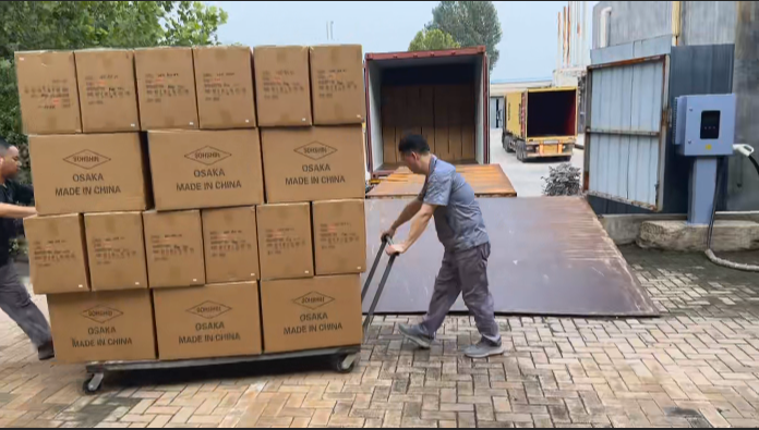 1,000 waders and outdoor jackets Ship to Europe